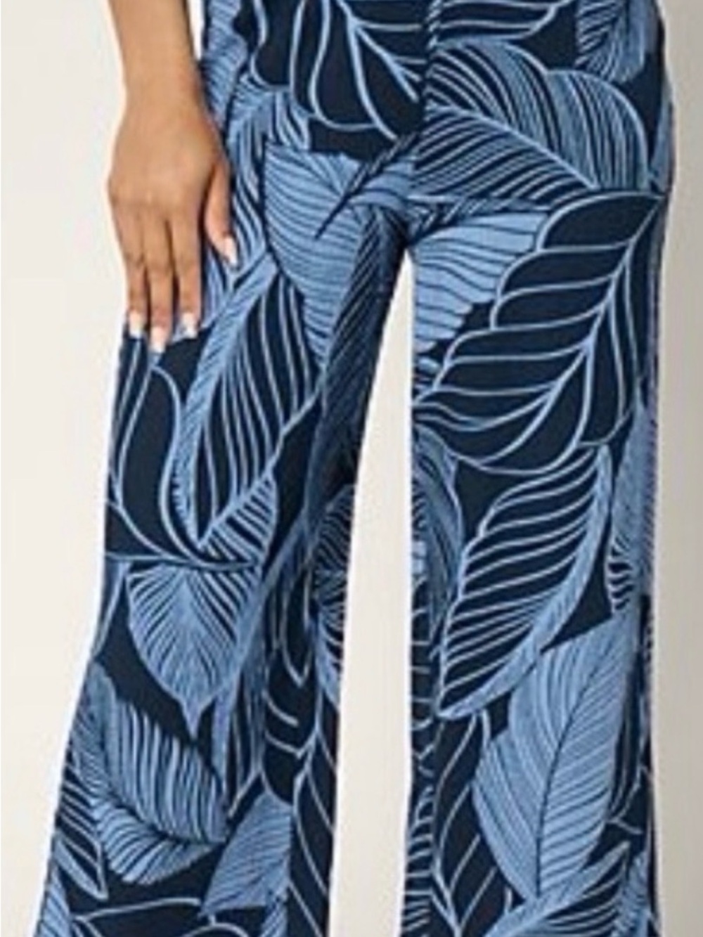 Susan Graver Navy and Light Blue Leaf-Print Wide-Leg Cropped Pants